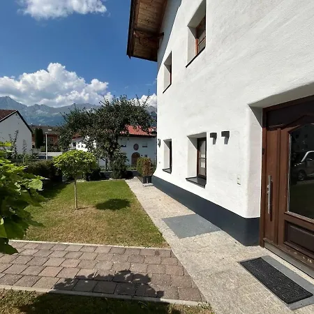Rustic Alpine Garden Escape شقة *