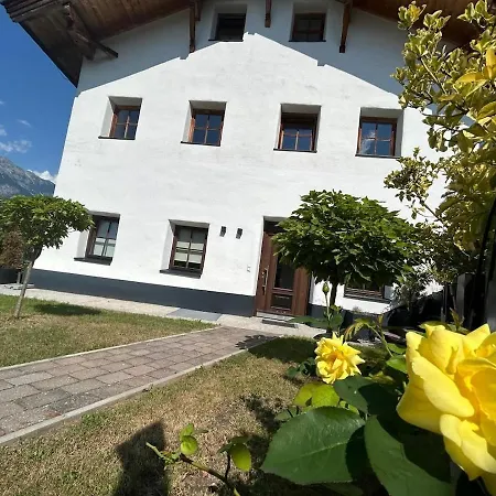 Rustic Alpine Garden Escape Apartman