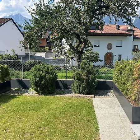 Rustic Alpine Garden Escape شقة *